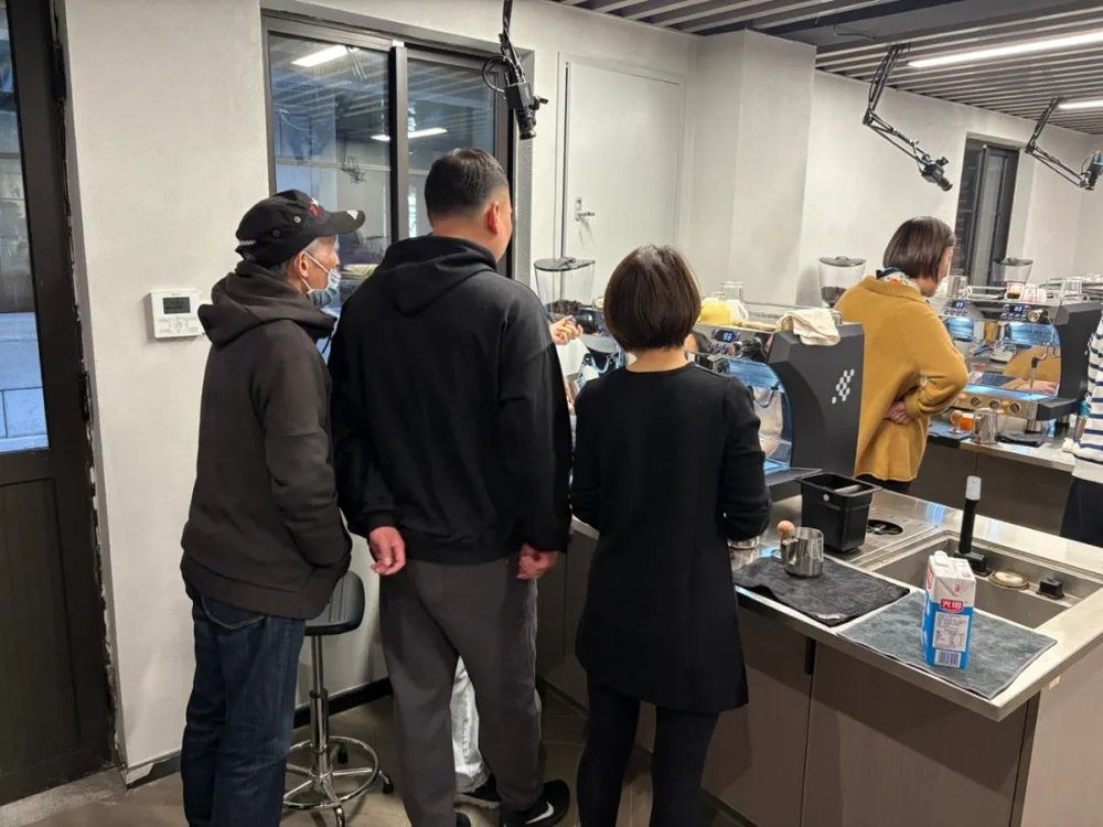 賭波：我在上海老年大學，學做咖啡