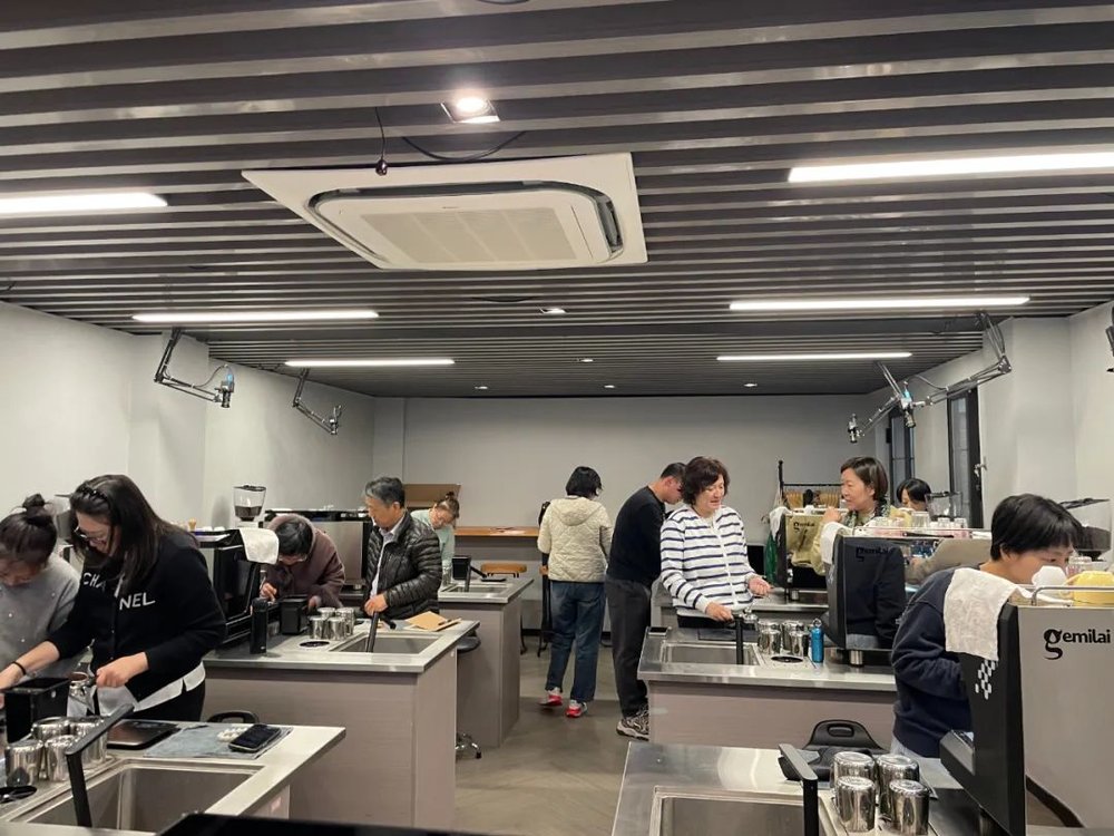 賭波：我在上海老年大學，學做咖啡