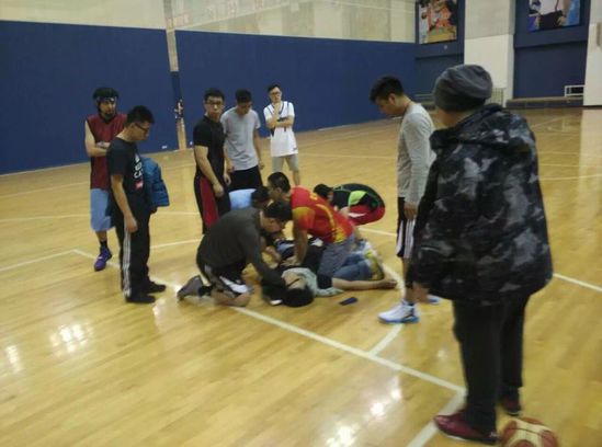 {捕魚機}(打羽毛球猝死队友有责任吗)